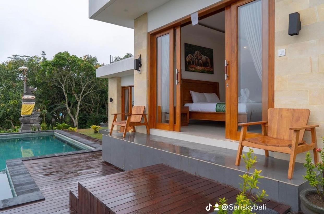ホテル Sari Sky Bali クブペンロカン エクステリア 写真